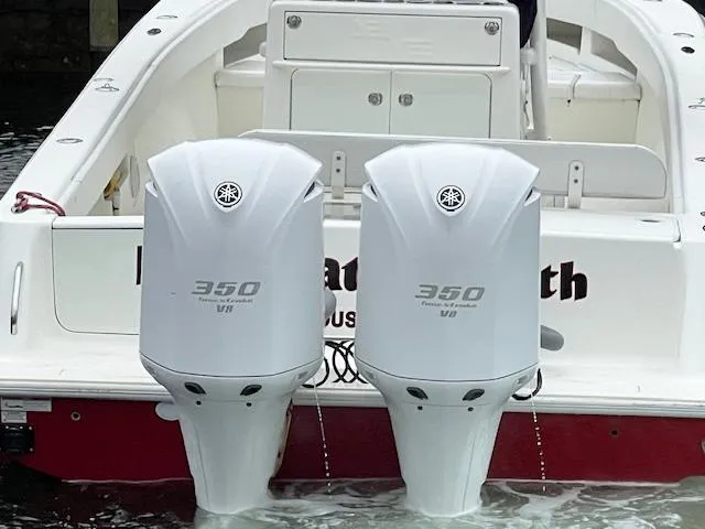  Yacht Photos Pics 2016 SeaVee 340Z boat with twin Yamaha 350 V8 outboard engines.