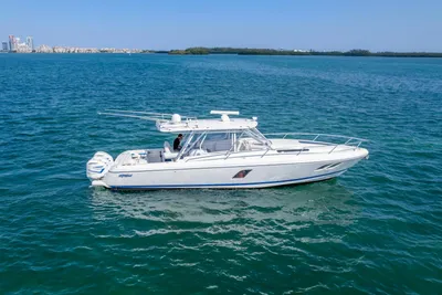 Intrepid 400 Cuddy