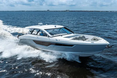 Cruisers Yachts 50 GLS