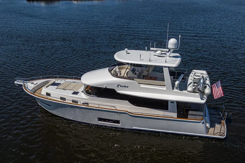 Fluke Yacht Photos Pics Kadey-Krogen 54 Summit Motoryacht 2020 cruising on calm waters, side view.