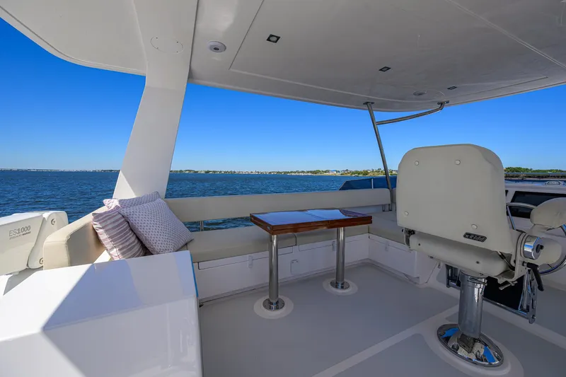 Fluke Yacht Photos Pics Kadey-Krogen 54 Summit Motoryacht 2020, spacious deck with seating, table, and ocean view.