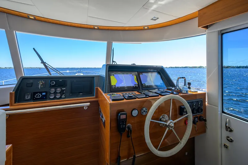 Fluke Yacht Photos Pics Kadey-Krogen 54 Summit Motoryacht 2020 helm with navigation equipment and ocean view.