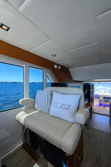 Fluke Yacht Photos Pics Interior of 2020 Kadey-Krogen 54 Summit Motoryacht with ocean view through windows.
