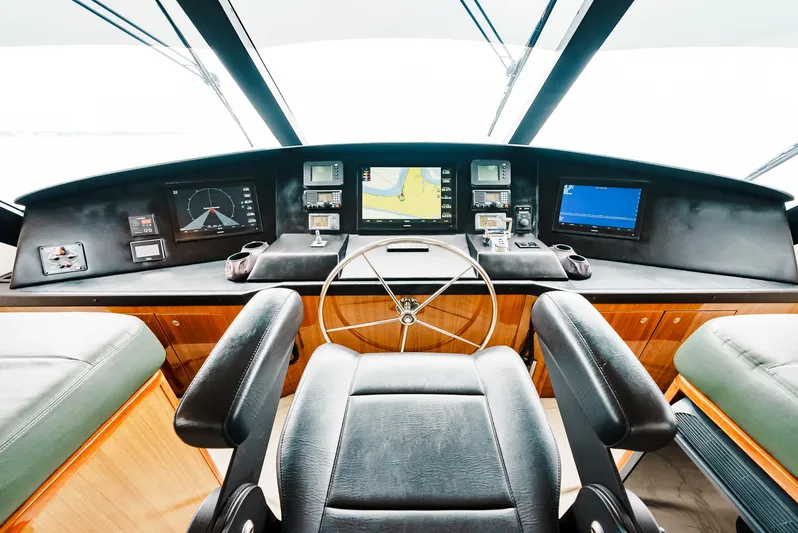 Liquid Apple Yacht Photos Pics 