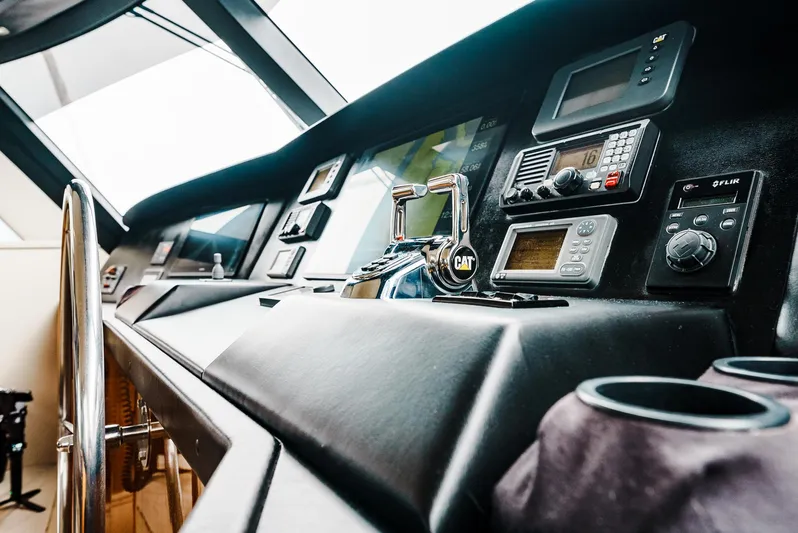 Liquid Apple Yacht Photos Pics 