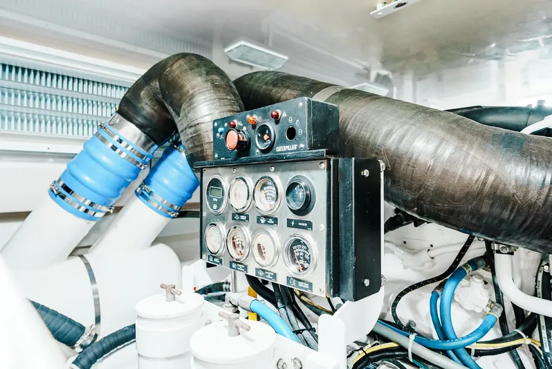 Liquid Apple Yacht Photos Pics 