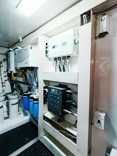 Liquid Apple Yacht Photos Pics 