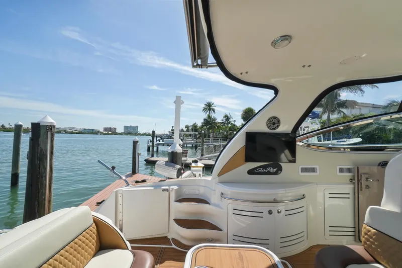  Yacht Photos Pics Luxurious 2001 Sea Ray 510 Sundancer yacht interior with waterfront view.