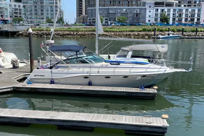 Cruisers Yachts 3670 Esprit