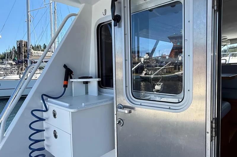 Hardy Yacht Photos Pics 2020 Coastal Craft 33 ProFish boat with outdoor sink and hose setup.