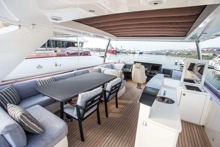 2017 Princess 83 