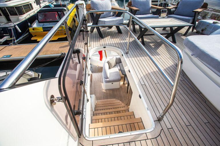 2017 Princess 83 