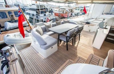 Yacht