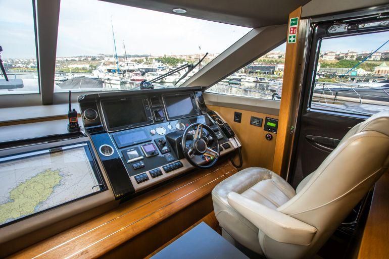 2017 Princess 83 