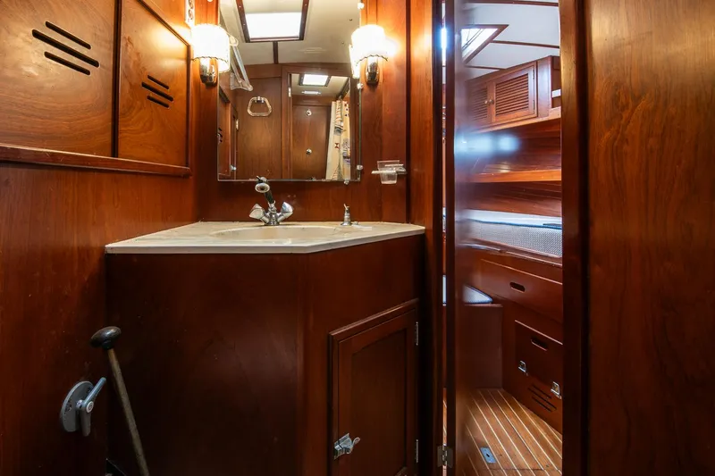 Saphira Yacht Photos Pics 