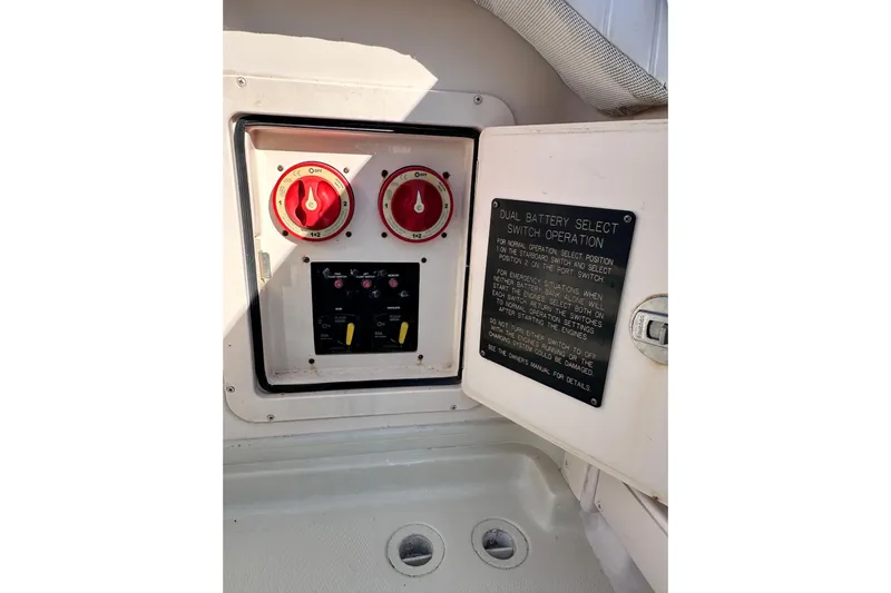  Yacht Photos Pics 2007 Grady-White Marlin 300 dual battery switch panel with operation instructions.