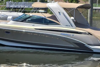 Formula 330 Crossover Bowrider