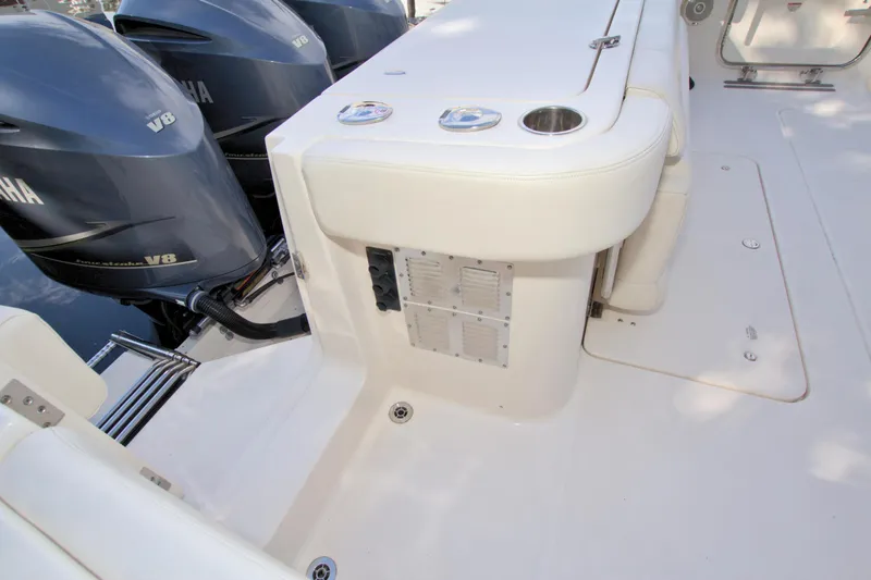 Lucky Penny II Yacht Photos Pics 2018 Grady-White Canyon 376 boat deck with Yamaha V8 engines.