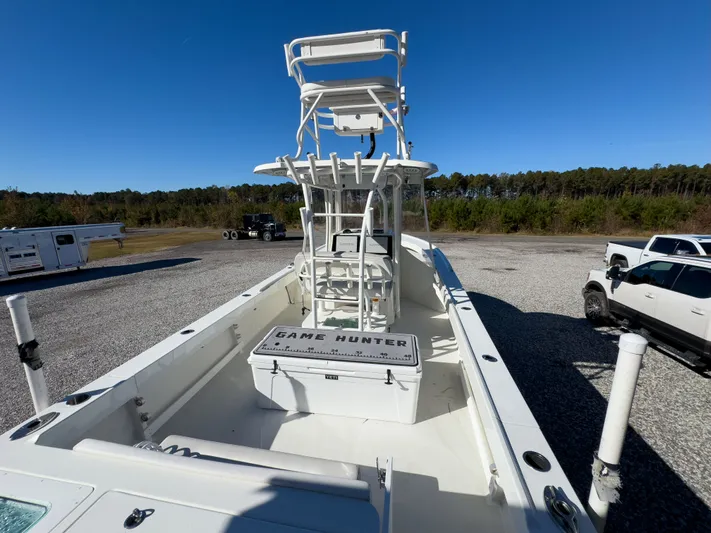 Parker 2801 With Tower And Trailer! Yacht Photos Pics Parker 2801 boat 2022 on parking lot, blue sky.