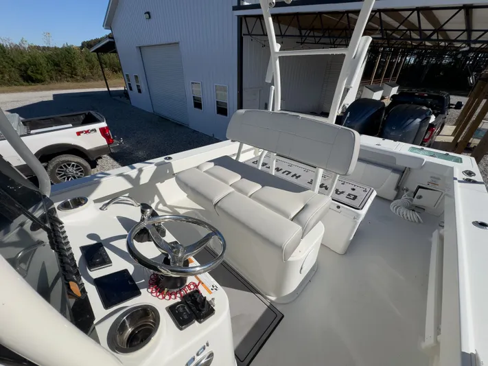 Parker 2801 With Tower And Trailer! Yacht Photos Pics Interior of a 2022 Parker 2801 boat with helm and seating area.