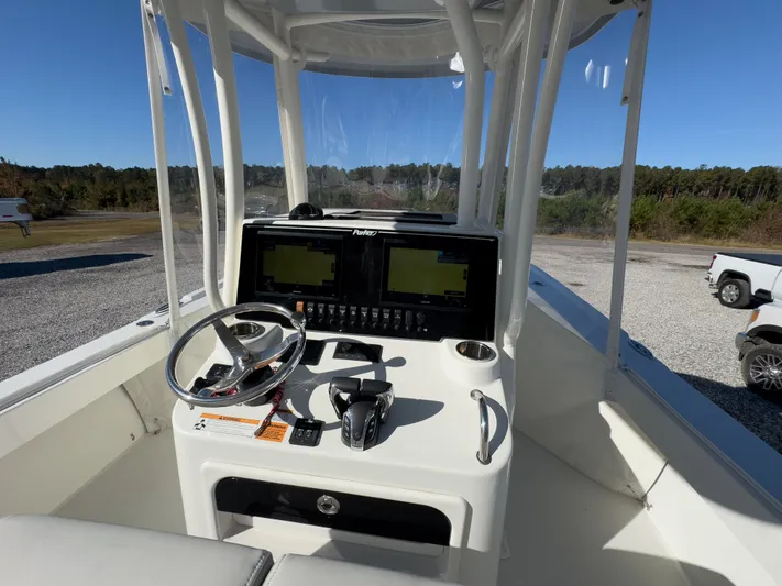 Parker 2801 With Tower And Trailer! Yacht Photos Pics Helm console of a 2022 Parker 2801 boat.