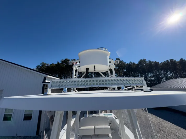 Parker 2801 With Tower And Trailer! Yacht Photos Pics Parker 2801 boat 2022 with LED bar and radar equipment.