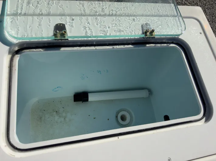 Parker 2801 With Tower And Trailer! Yacht Photos Pics Open storage compartment in Parker 2801 boat, year 2022.