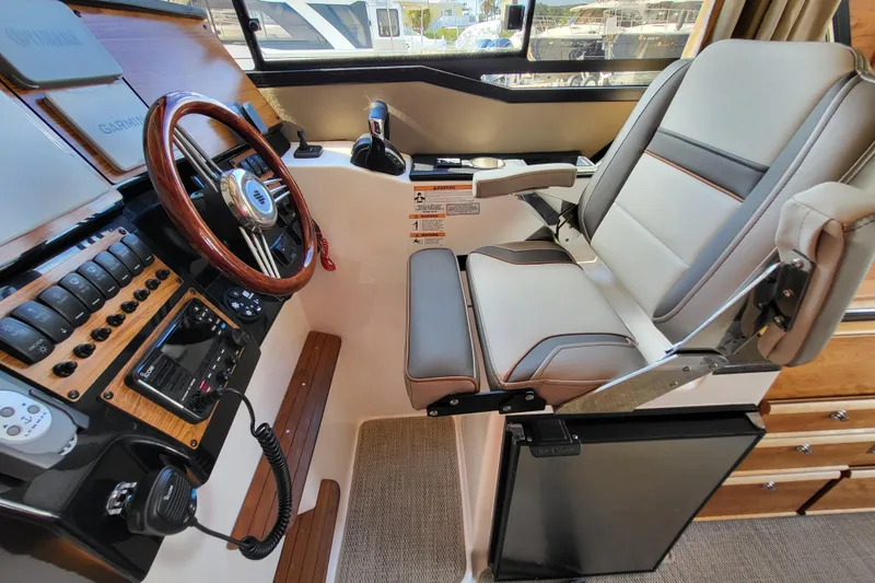 Tranquila Yacht Photos Pics 2023 Cutwater C-288 Coupe helm with modern controls and comfortable seating.