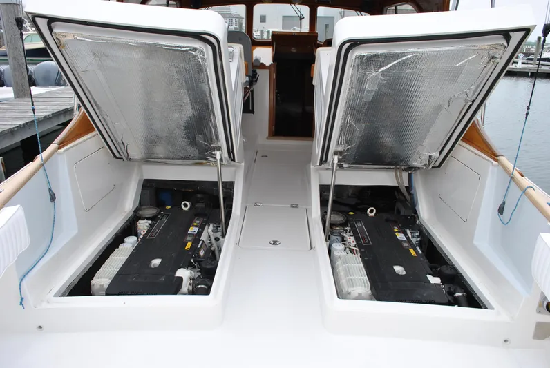 Elise Yacht Photos Pics Engine Access