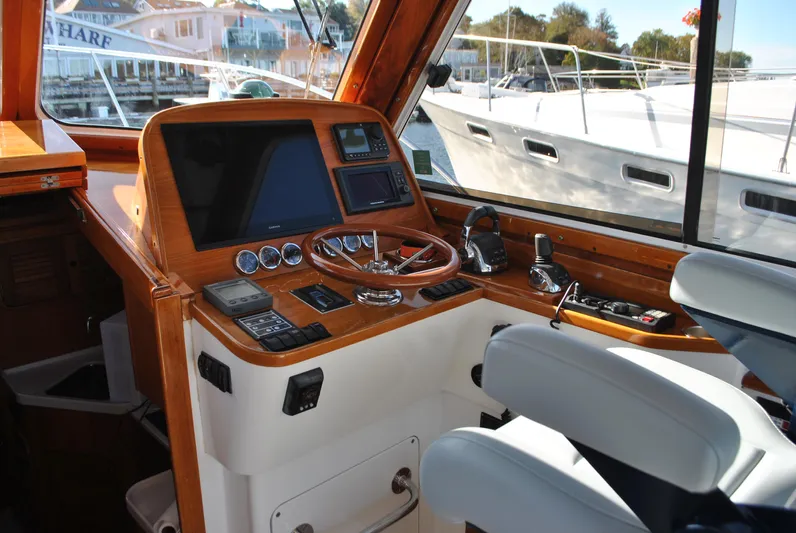 Elise Yacht Photos Pics Helm