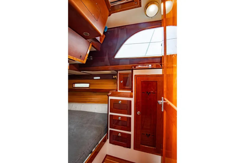Next Boat Yacht Photos Pics Luxurious wooden interior of 2007 Morris Ocean Series 45 yacht cabin.