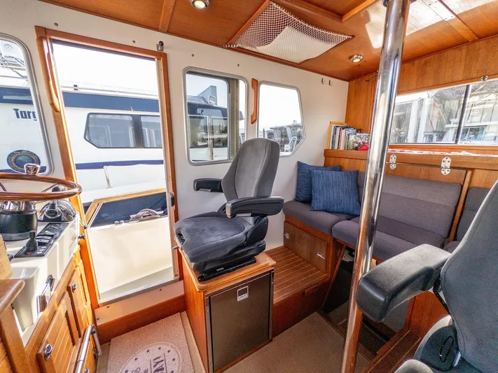  Yacht Photos Pics Interior of a 2018 Targa 27.1 boat with seating and helm station.