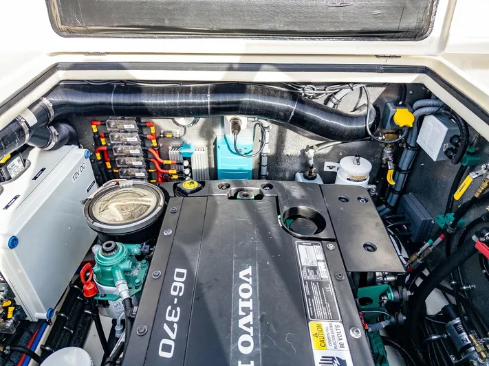  Yacht Photos Pics Engine compartment of a 2018 Targa 27.1 boat featuring a Volvo Penta D6-370 engine.