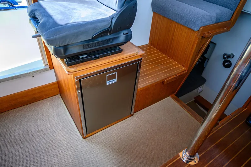  Yacht Photos Pics Interior of 2018 Targa 27.1 boat with seating and compact fridge.