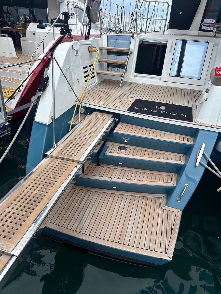 2012 Lagoon 62 