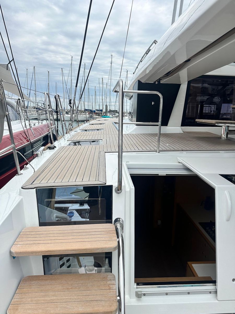 2012 Lagoon 62 