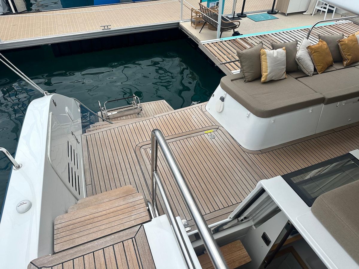 2012 Lagoon 62 