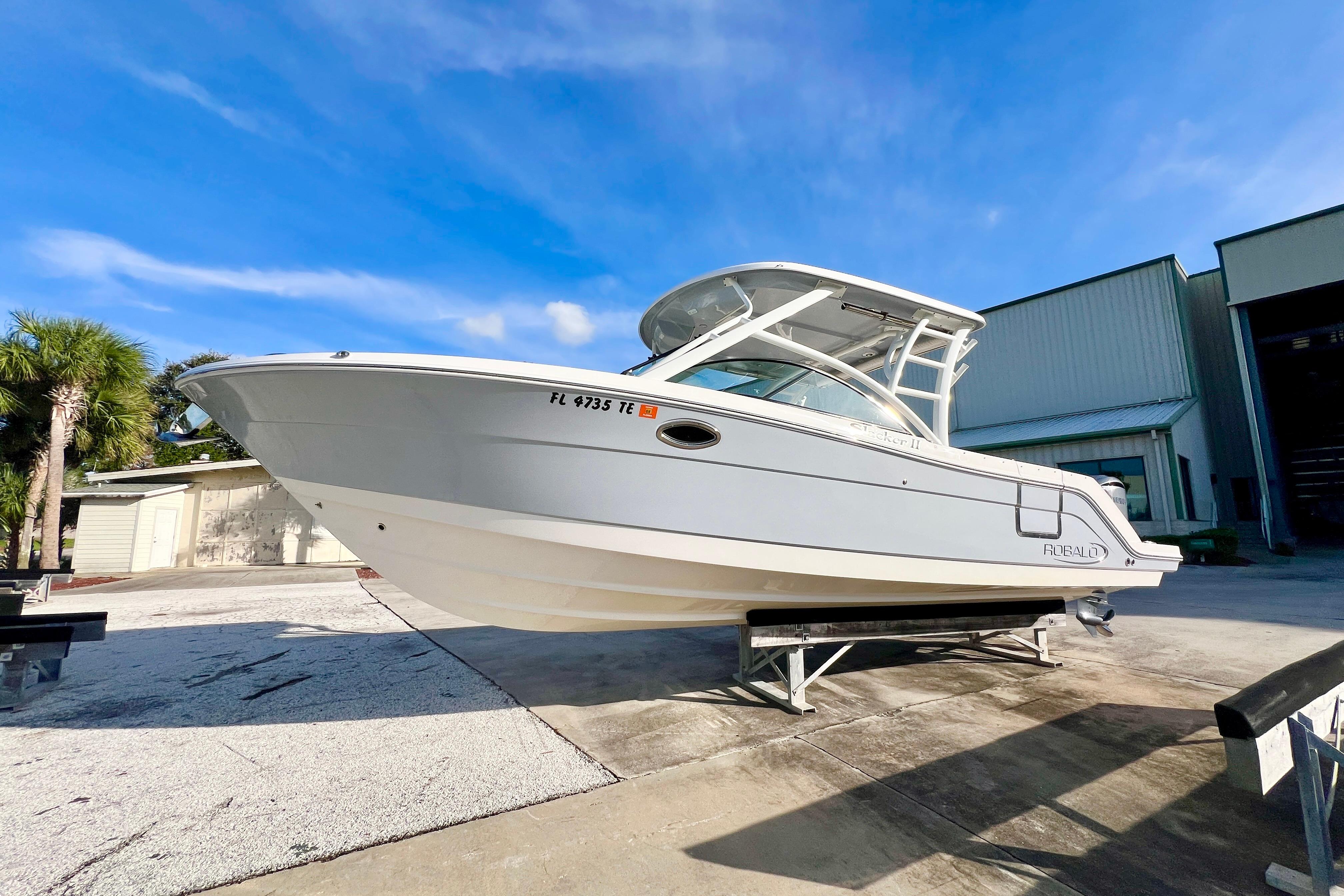 Robalo R317 Dual Console
