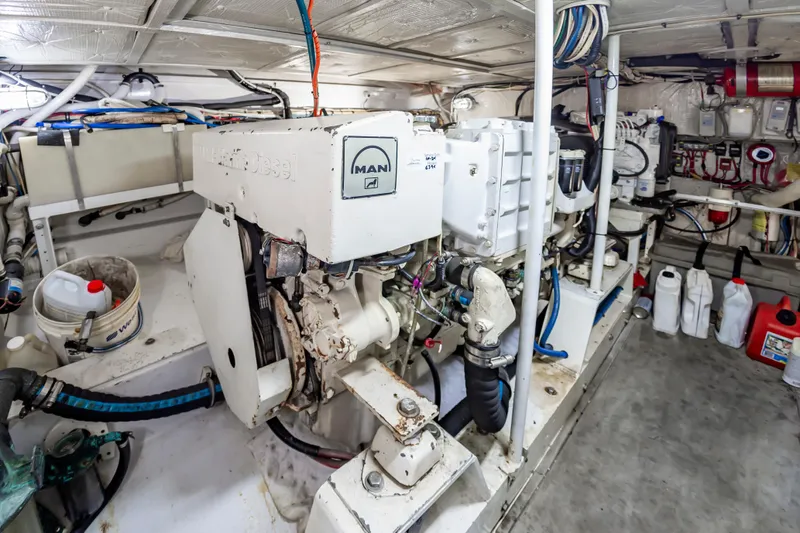 Closed Session Yacht Photos Pics 