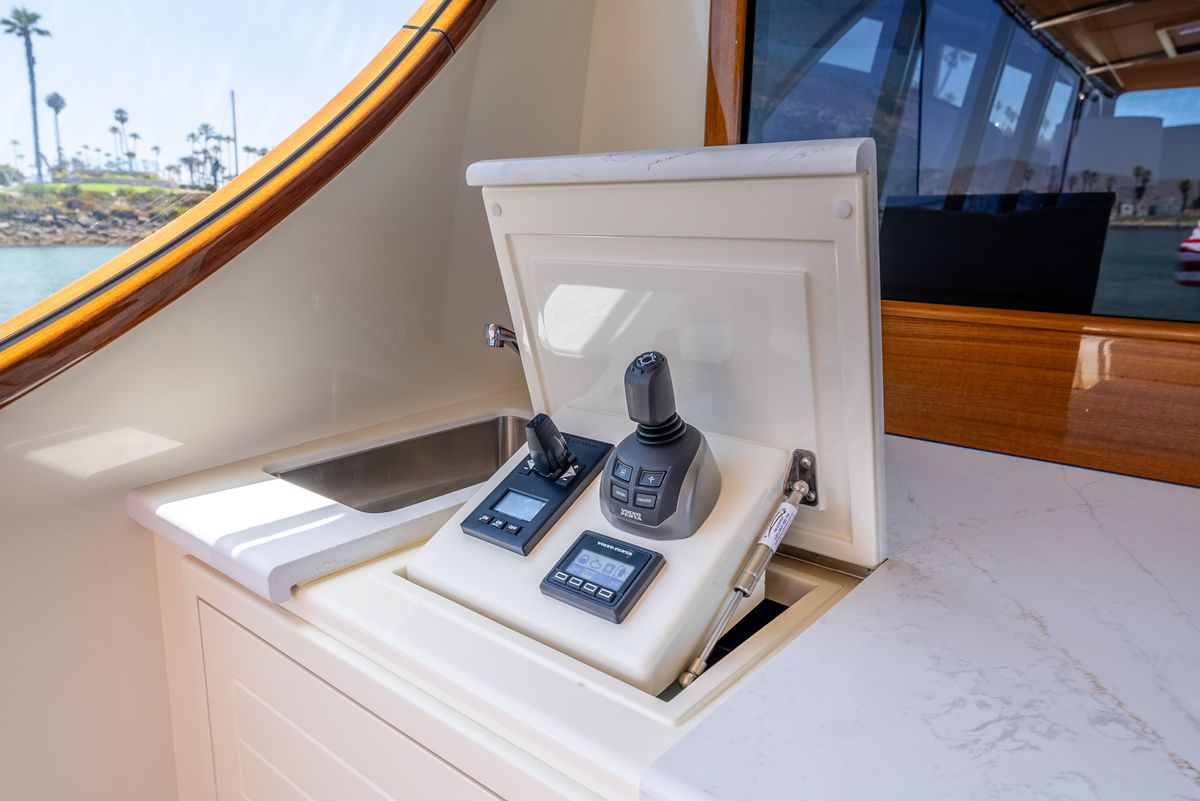 2025 Palm Beach Motor Yachts 70 