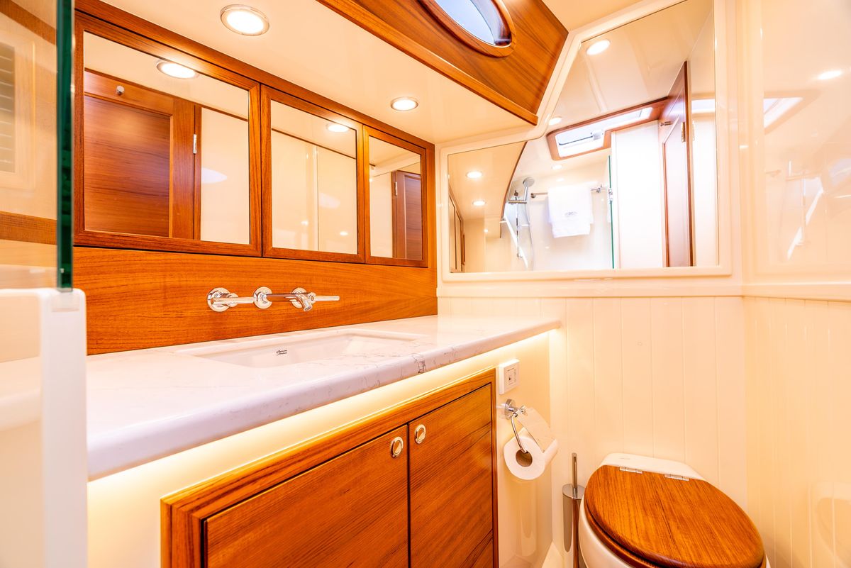 2025 Palm Beach Motor Yachts 70 