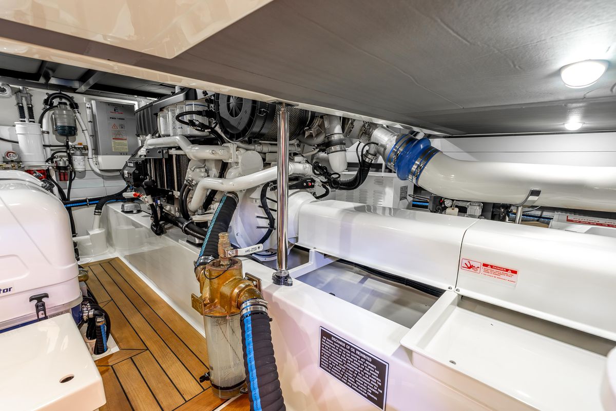 2025 Palm Beach Motor Yachts 70 