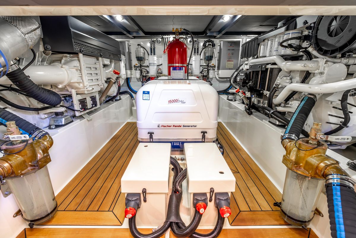 2025 Palm Beach Motor Yachts 70 