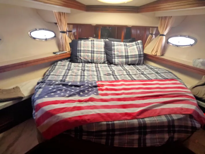 Charlie's Dream Yacht Photos Pics Interior of 1999 Carver 530 Voyager Pilothouse with bed and American flag.