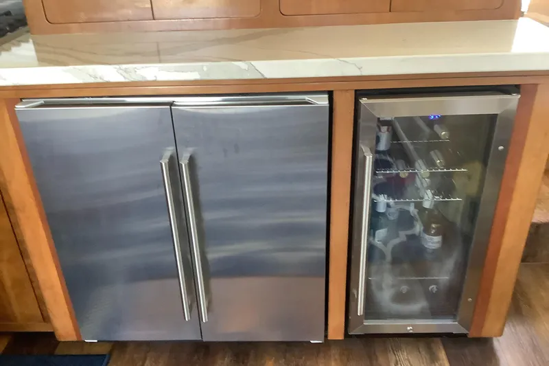 Charlie's Dream Yacht Photos Pics Kitchen area of the 1999 Carver 530 Voyager Pilothouse yacht.