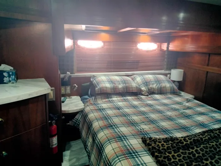 Charlie's Dream Yacht Photos Pics Interior of Carver 530 Voyager Pilothouse, cozy bedroom with plaid bedding.
