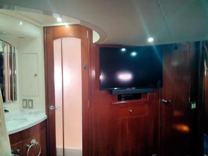 Charlie's Dream Yacht Photos Pics Interior of 1999 Carver 530 Voyager Pilothouse with TV and wood paneling.