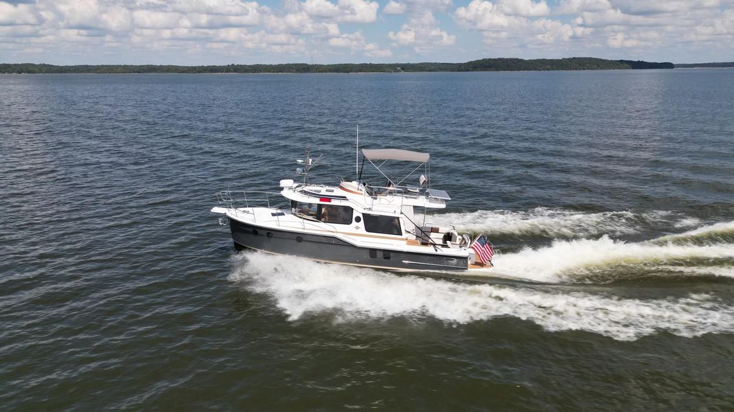 2018 Ranger Tugs R-29 CB