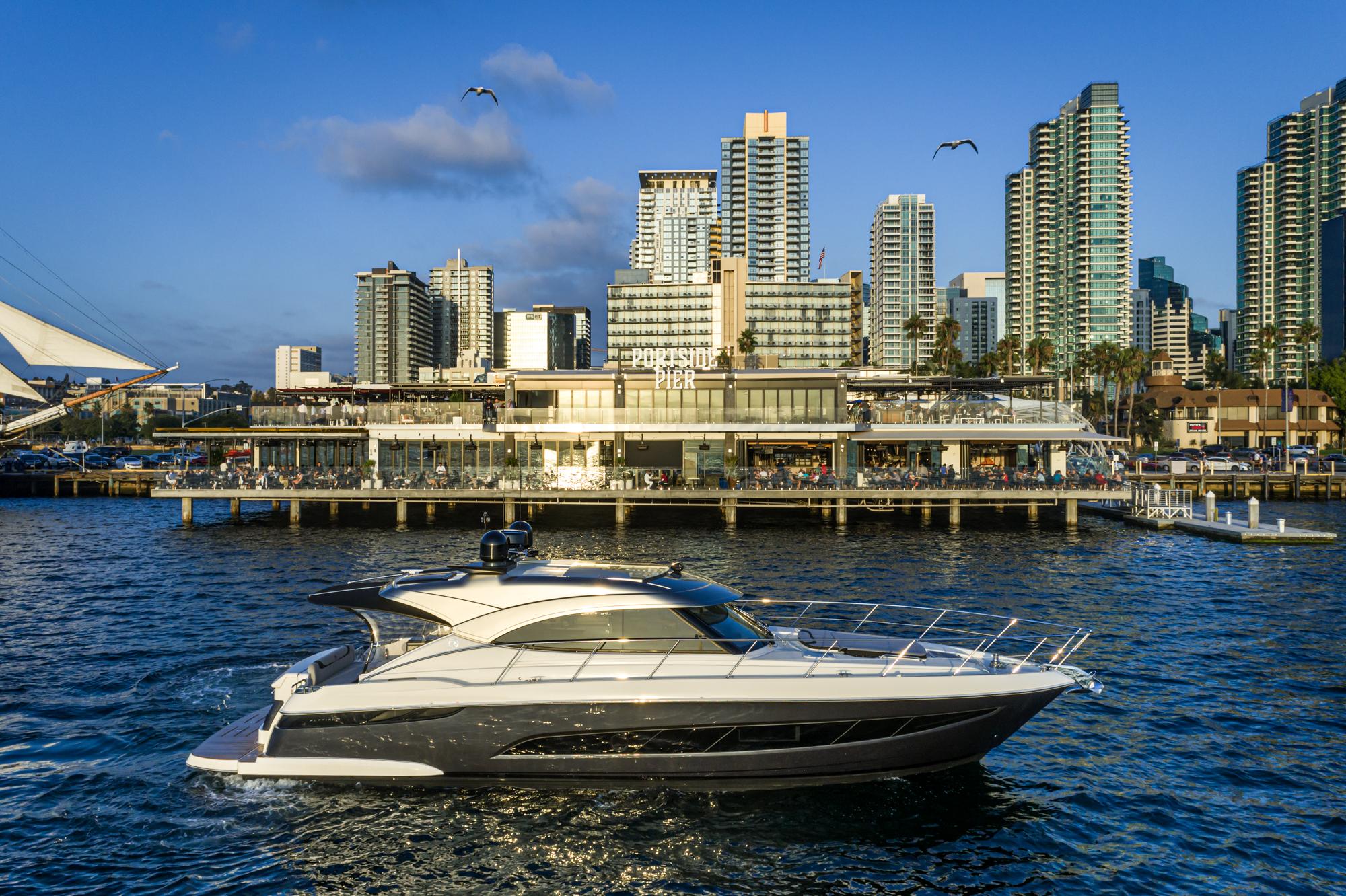 Riviera 4800 Sport Yacht