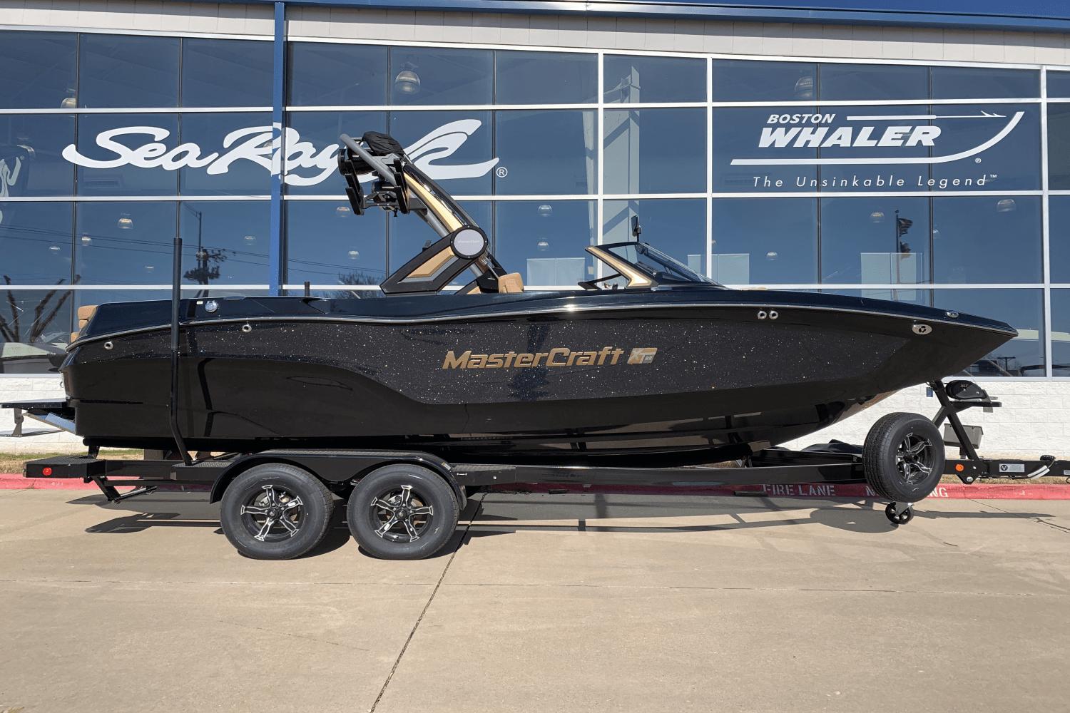2023 MasterCraft XT22